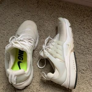 White nike presto